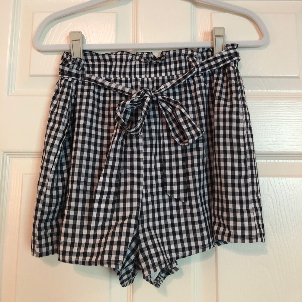 High waisted gingham shorts with tie!